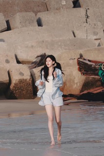 Lusi Zhao feet photo thumbnail