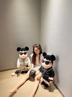 Lusi Zhao feet photo thumbnail