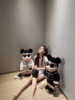 Lusi Zhao feet photo thumbnail