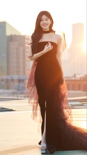 Lusi Zhao feet photo thumbnail