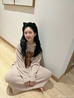 Lusi Zhao feet photo thumbnail