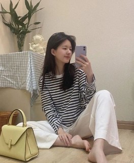 Lusi Zhao feet photo thumbnail