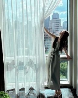 Lusi Zhao feet photo thumbnail