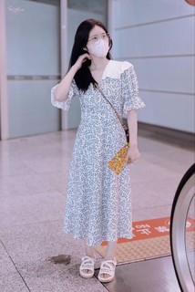 Lusi Zhao feet photo thumbnail