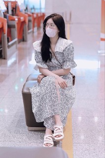 Lusi Zhao feet photo thumbnail