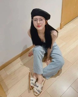 Lusi Zhao feet photo thumbnail