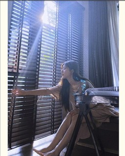 Lusi Zhao feet photo thumbnail