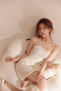 Lusi Zhao feet photo thumbnail