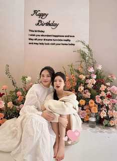 Lusi Zhao feet photo thumbnail