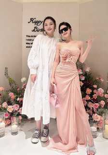 Lusi Zhao feet photo thumbnail