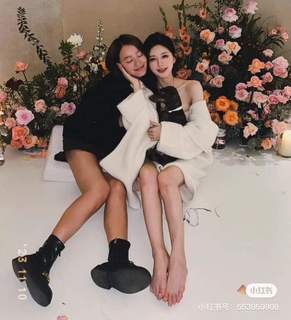 Lusi Zhao feet photo thumbnail