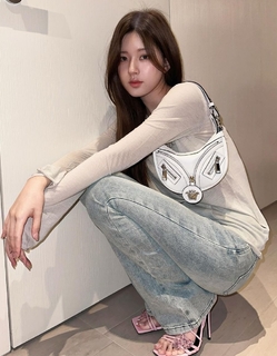 Lusi Zhao feet photo thumbnail