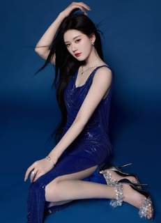 Lusi Zhao feet photo thumbnail