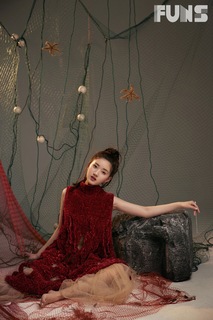 Lusi Zhao feet photo thumbnail