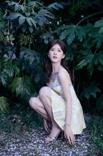 Lusi Zhao feet photo thumbnail