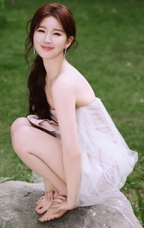 Lusi Zhao feet photo thumbnail