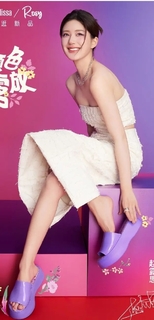 Lusi Zhao feet photo thumbnail