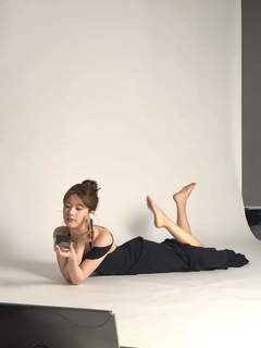 Lusi Zhao feet photo thumbnail