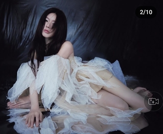 Lusi Zhao feet photo thumbnail