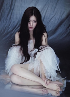 Lusi Zhao feet photo thumbnail