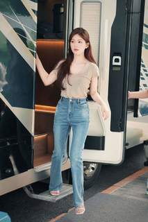 Lusi Zhao feet photo thumbnail