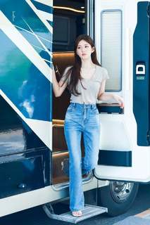 Lusi Zhao feet photo thumbnail