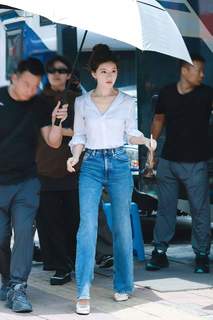 Lusi Zhao feet photo thumbnail