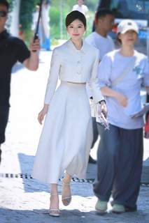 Lusi Zhao feet photo thumbnail