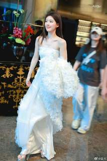 Lusi Zhao feet photo thumbnail