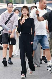 Lusi Zhao feet photo thumbnail