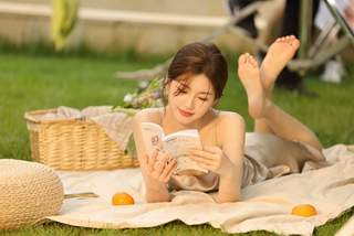 Lusi Zhao feet photo thumbnail