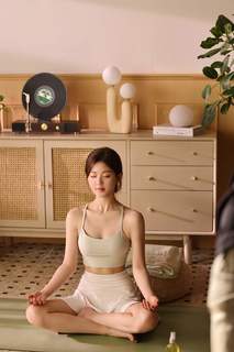 Lusi Zhao feet photo thumbnail