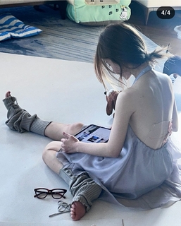 Lusi Zhao feet photo thumbnail