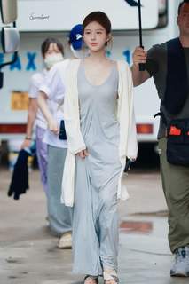 Lusi Zhao feet photo thumbnail