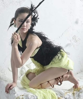 Lusi Zhao feet photo thumbnail