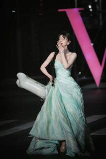 Lusi Zhao feet photo thumbnail