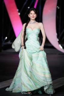 Lusi Zhao feet photo thumbnail