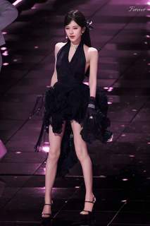 Lusi Zhao feet photo thumbnail