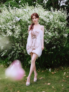 Lusi Zhao feet photo thumbnail