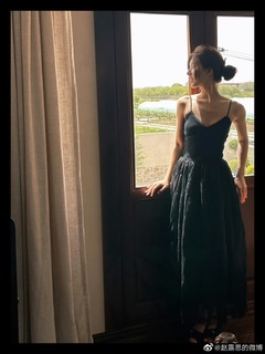 Lusi Zhao feet photo thumbnail