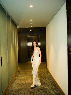 Lusi Zhao feet photo thumbnail