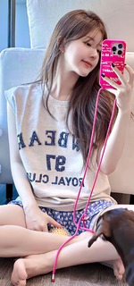 Lusi Zhao feet photo thumbnail