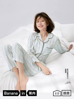 Lusi Zhao feet photo thumbnail