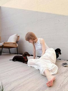 Lusi Zhao feet photo thumbnail