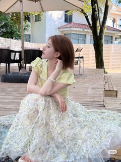 Lusi Zhao feet photo thumbnail