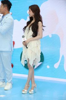 Lusi Zhao feet photo 12