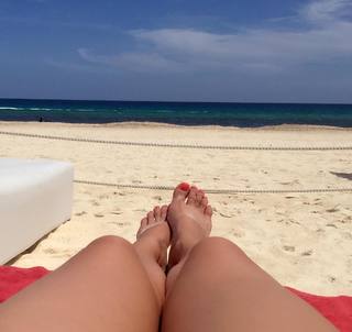 Luz Elena González feet photo thumbnail