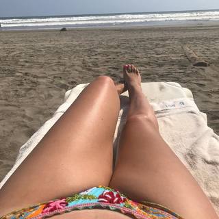 Luz Elena González feet photo thumbnail