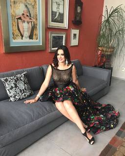 Luz Elena González feet photo thumbnail