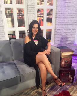 Luz Elena González feet photo thumbnail